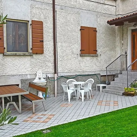 Casa Augusta Green Courtyard By Gardadomusmea