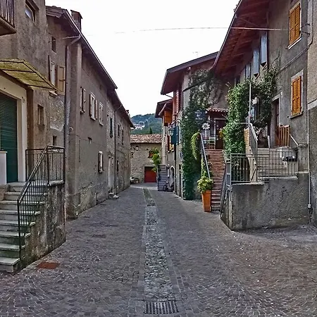 Holiday home Casa Augusta Green Courtyard By Gardadomusmea