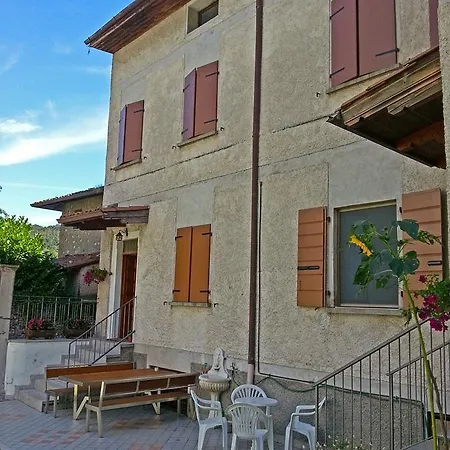 Casa Augusta Green Courtyard By Gardadomusmea Holiday home