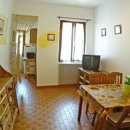 Casa Augusta Green Courtyard By Gardadomusmea Holiday home